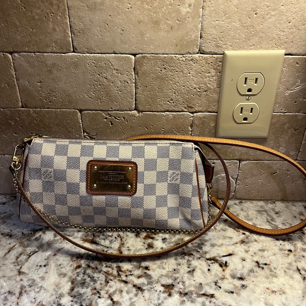 Authentic Louis Vuitton Eva Damier Crossbody Handbag w/ strap in good condition!